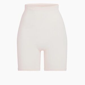 SKIMS Seamless Sculpt Mid-Thigh Shorts in Sand size Large